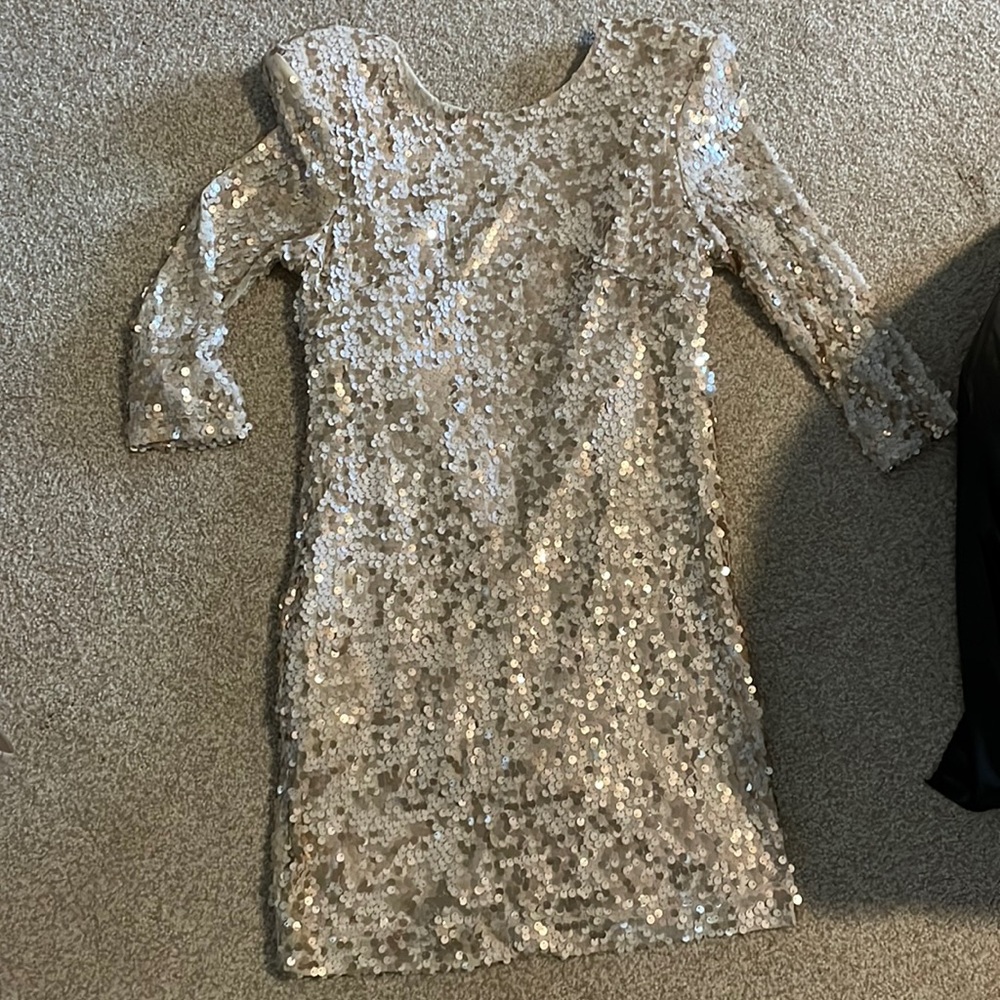 Size. 8 French connection gold sequin body con dress